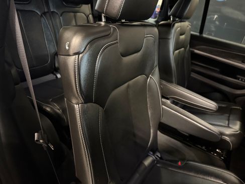 Certified 2025 Jeep Grand Cherokee L Limited AWD/4WD image 21
