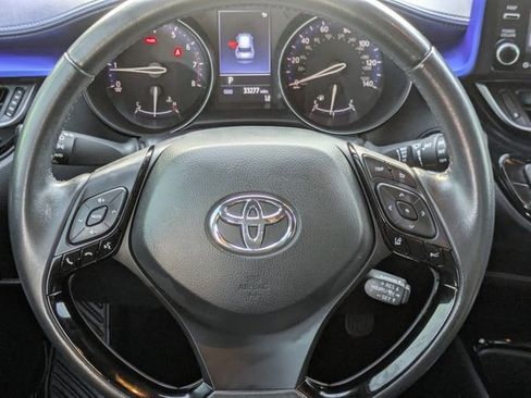 Used 2022 Toyota C-HR XLE image 12