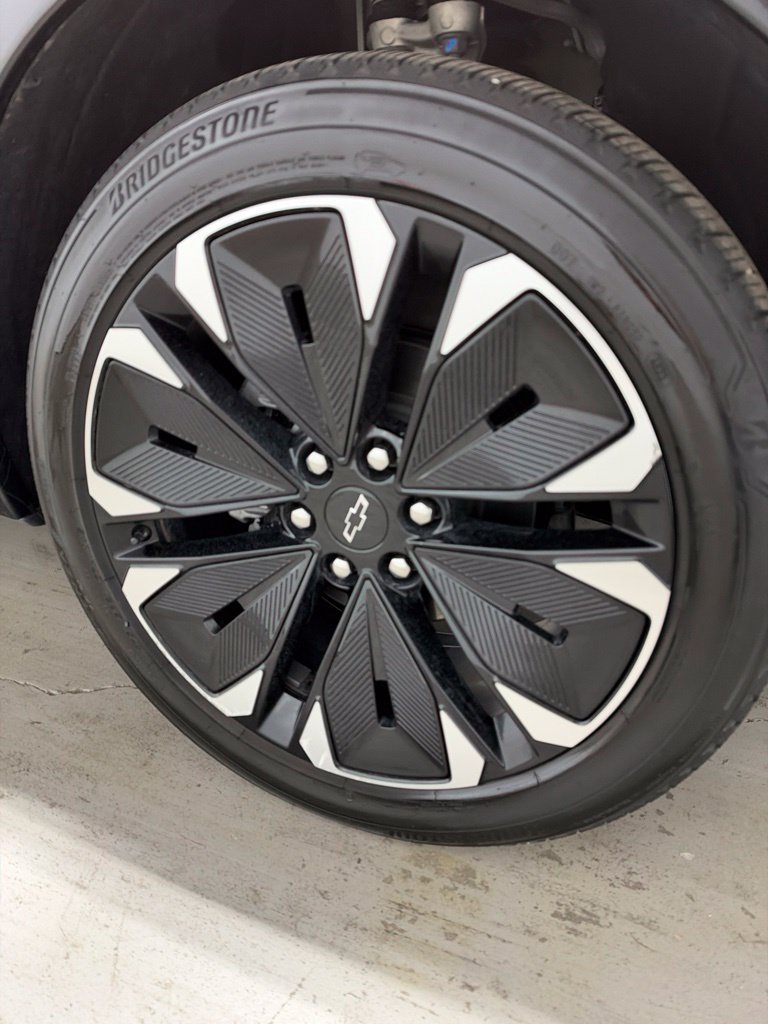 Used 2024 Chevrolet Equinox EV RS AWD/4WD image 9