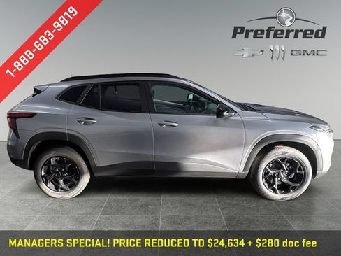 Used 2026 Chevrolet Trax LT w/ Midnight Edition FWD image 11