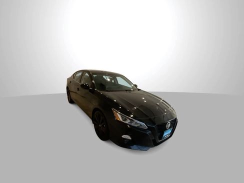 Used 2022 Nissan Altima 2.5 SR w/ Midnight Edition Package image 2