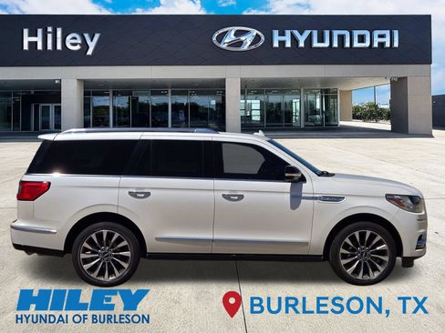 Used 2018 Lincoln Navigator Select w/ Cargo Package RWD image 3