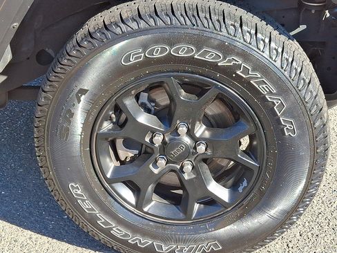 Used 2021 Jeep Wrangler Unlimited Willys image 9