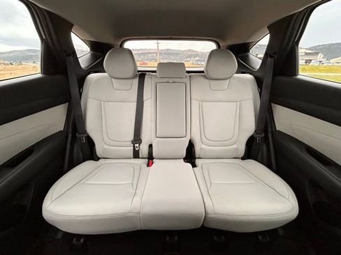 Used 2025 Hyundai Tucson SE image 32