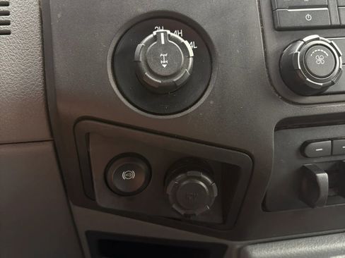 Used 2015 Ford F250 XL w/ Power Equipment Group AWD/4WD image 27