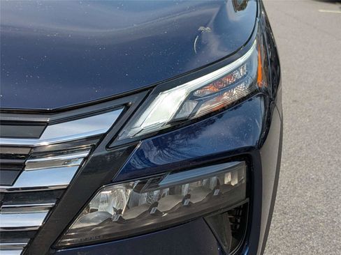 Used 2025 Nissan Rogue SV image 12