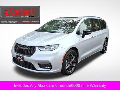 Used 2026 Chrysler Pacifica Limited w/ S Appearance Package