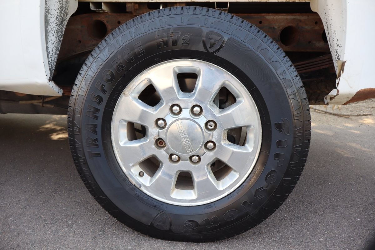 Used 2011 GMC Sierra 2500 SLE w/ Suspension Package, Off-Road AWD/4WD image 38