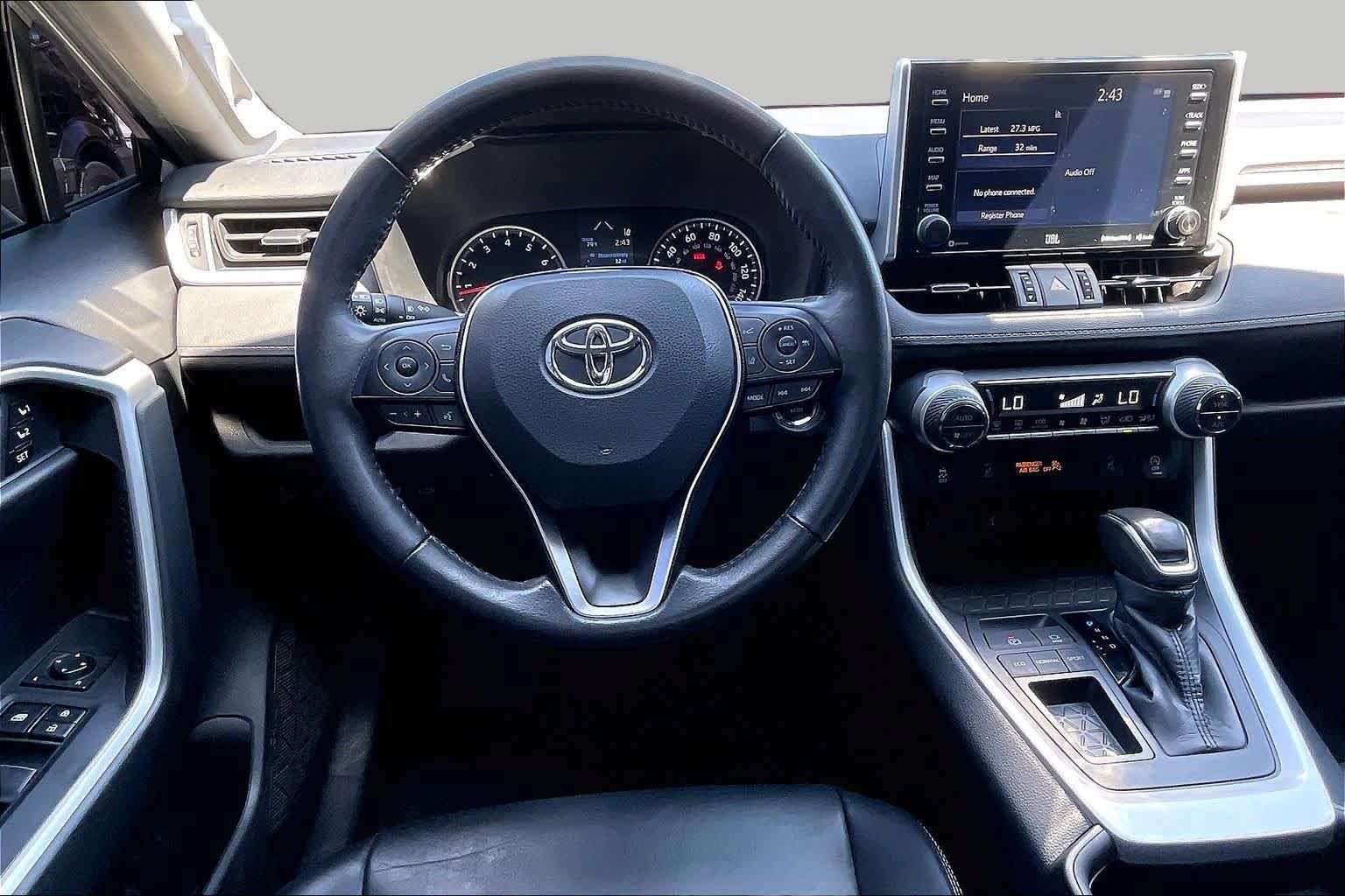 Used 2021 Toyota RAV4 XLE Premium FWD image 5