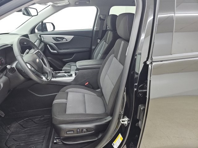 Used 2025 Chevrolet Blazer LT w/ Convenience Package FWD image 2