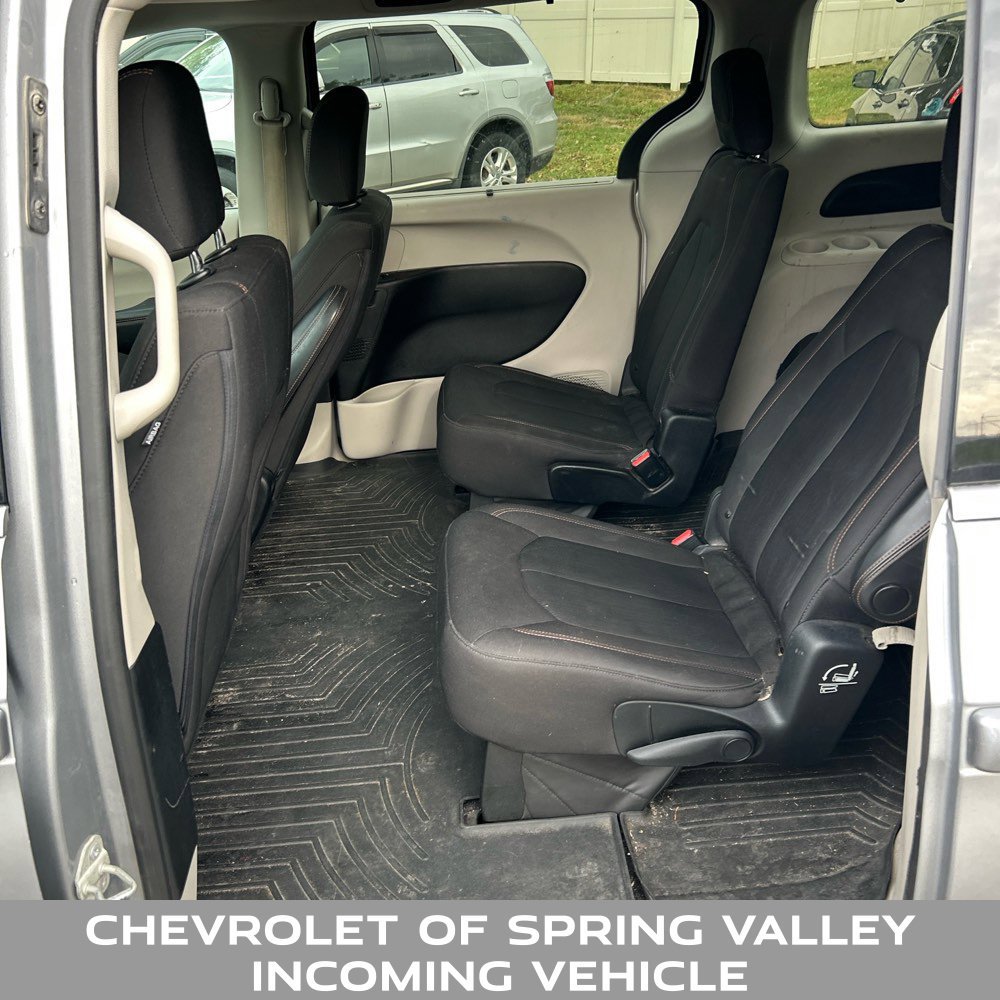 Used 2018 Chrysler Pacifica Touring Plus w/ Tire & Wheel Group FWD image 9