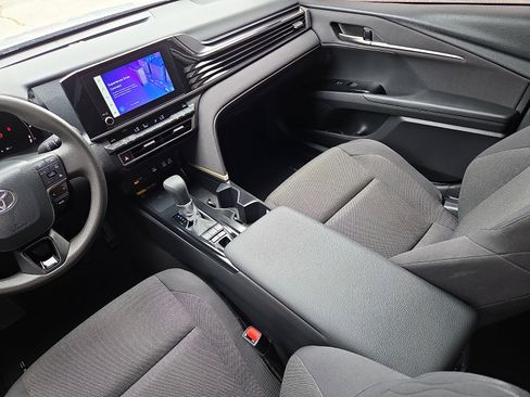 Used 2025 Toyota Camry LE FWD image 11