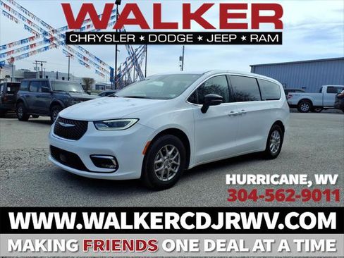 Certified 2024 Chrysler Pacifica Touring-L image 1