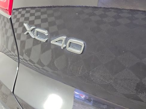 Certified 2024 Volvo XC40 B5 Plus w/ Climate Package image 8