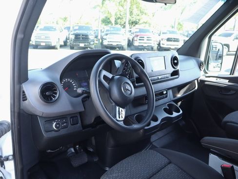 Used 2019 Mercedes-Benz Sprinter 2500 image 23