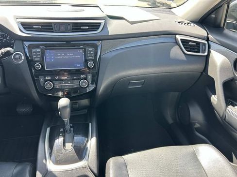 Used 2016 Nissan Rogue SL w/ SL Premium Package AWD/4WD image 16