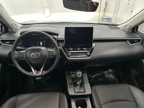 Used 2026 Toyota Corolla Cross XLE w/ Convenience Package FWD image 24