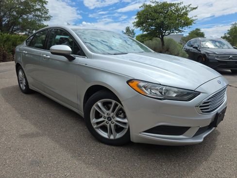 Used 2018 Ford Fusion SE w/ Fusion SE Technology Package FWD image 8