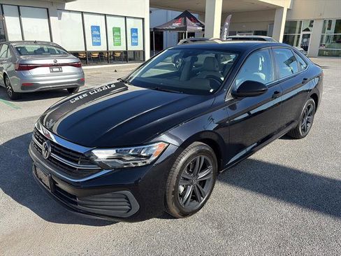 Certified 2024 Volkswagen Jetta SE w/ Panoramic Sunroof Package FWD image 2