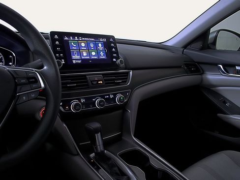 Used 2018 Honda Accord EX image 27