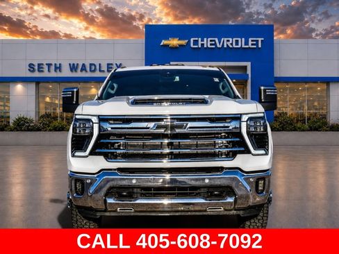 Used 2025 Chevrolet Silverado 3500 LTZ w/ LTZ Convenience Package AWD/4WD image 2