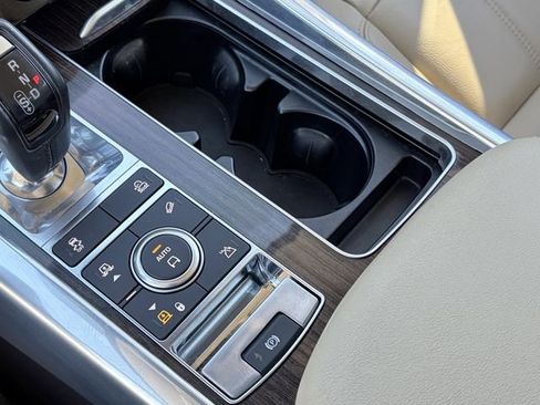 Used 2019 Land Rover Range Rover Sport SE image 18