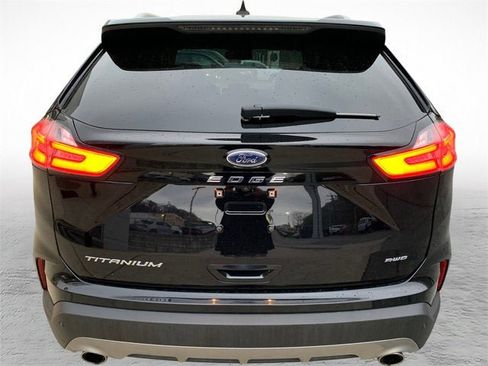 Used 2022 Ford Edge Titanium AWD/4WD image 3
