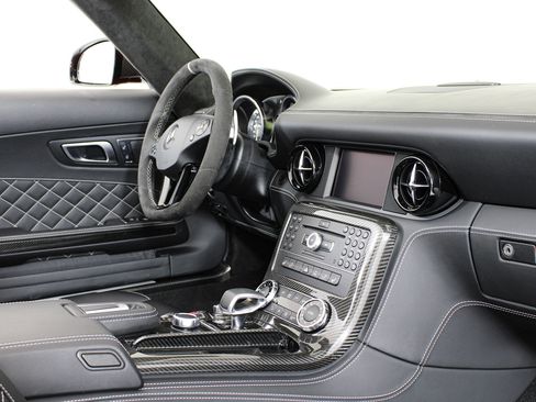 Used 2015 Mercedes-Benz SLS AMG GT Final Edition image 28