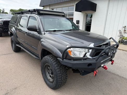 Used 2014 Toyota Tacoma 4x4 Double Cab w/ TRD Off-Road Package image 2