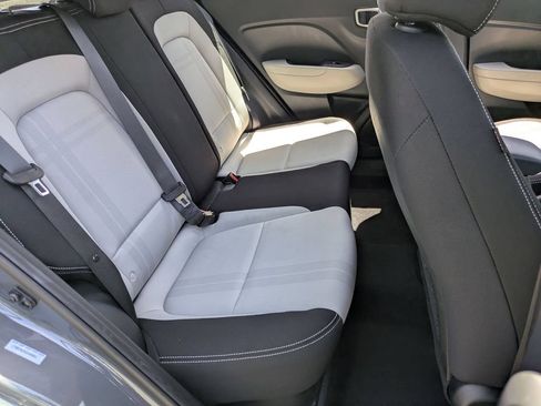 Used 2025 Hyundai Venue SEL FWD image 27