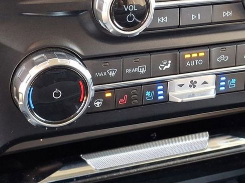 Used 2024 Ford F250 Lariat w/ FX4 Off-Road Package AWD/4WD image 19