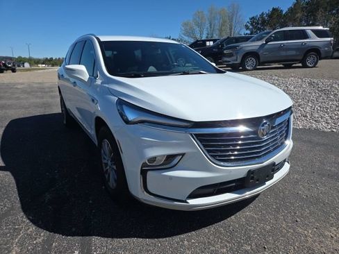 Used 2023 Buick Enclave Essence AWD/4WD image 3