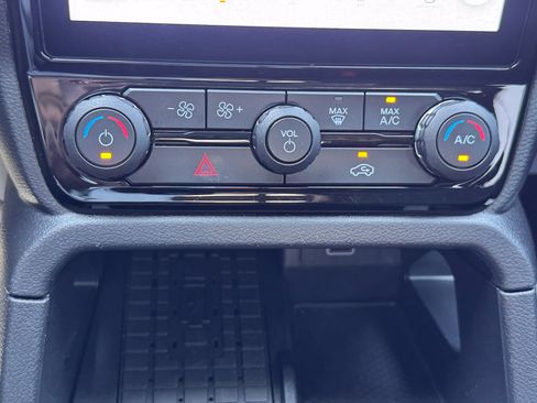 Used 2025 Ford Ranger XLT w/ Equipment Group 301A High AWD/4WD image 39