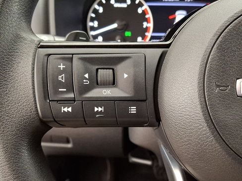 Used 2023 Nissan Rogue SV AWD/4WD image 9