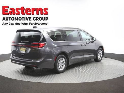 Used 2023 Chrysler Pacifica Touring-L FWD image 42