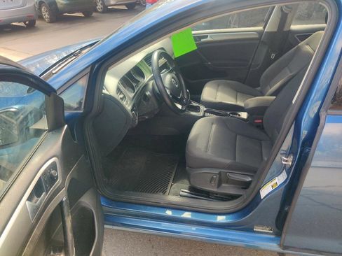 Used 2017 Volkswagen Golf S image 9