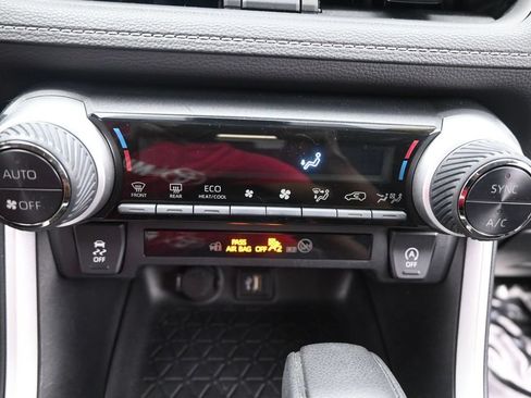Used 2024 Toyota RAV4 XLE FWD image 31