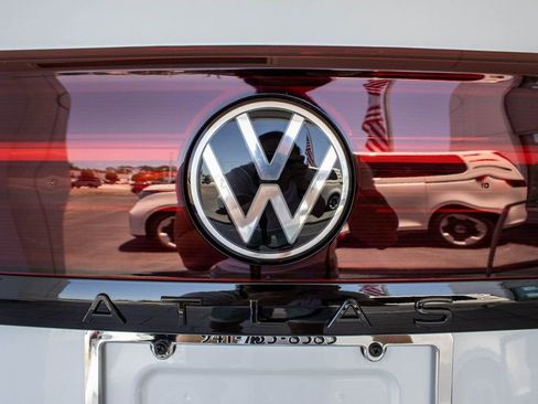 New 2025 Volkswagen Atlas Cross Sport SEL R-Line image 17