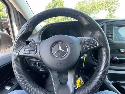 Used 2023 Mercedes-Benz Metris image 12