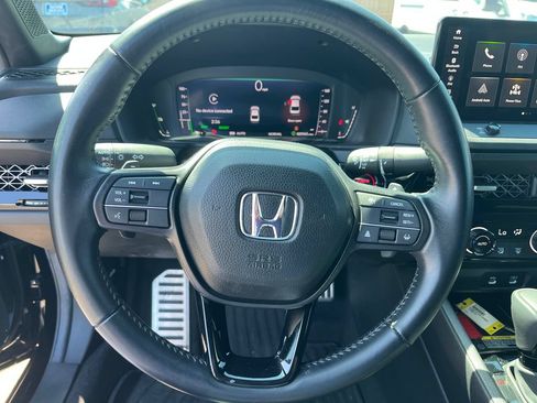 Used 2025 Honda Accord Sport image 13
