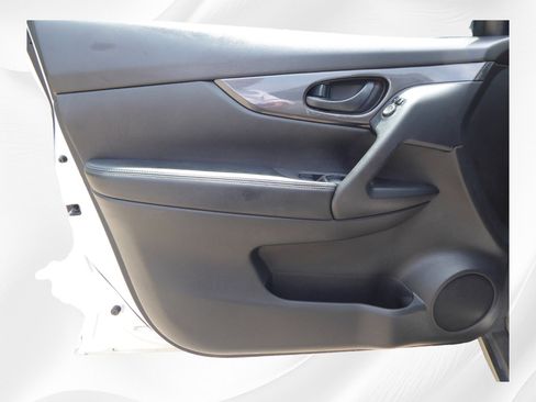 Used 2020 Nissan Rogue S image 25