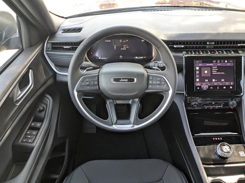 New 2025 Jeep Grand Cherokee Laredo image 15