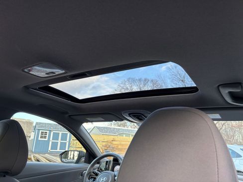 Used 2025 Hyundai Elantra SEL image 27