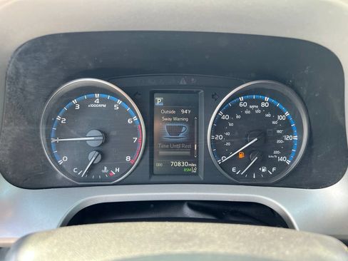 Used 2017 Toyota RAV4 XLE AWD/4WD image 7