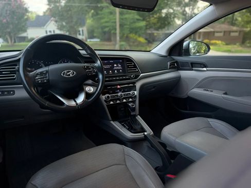 Used 2020 Hyundai Elantra Limited FWD image 10