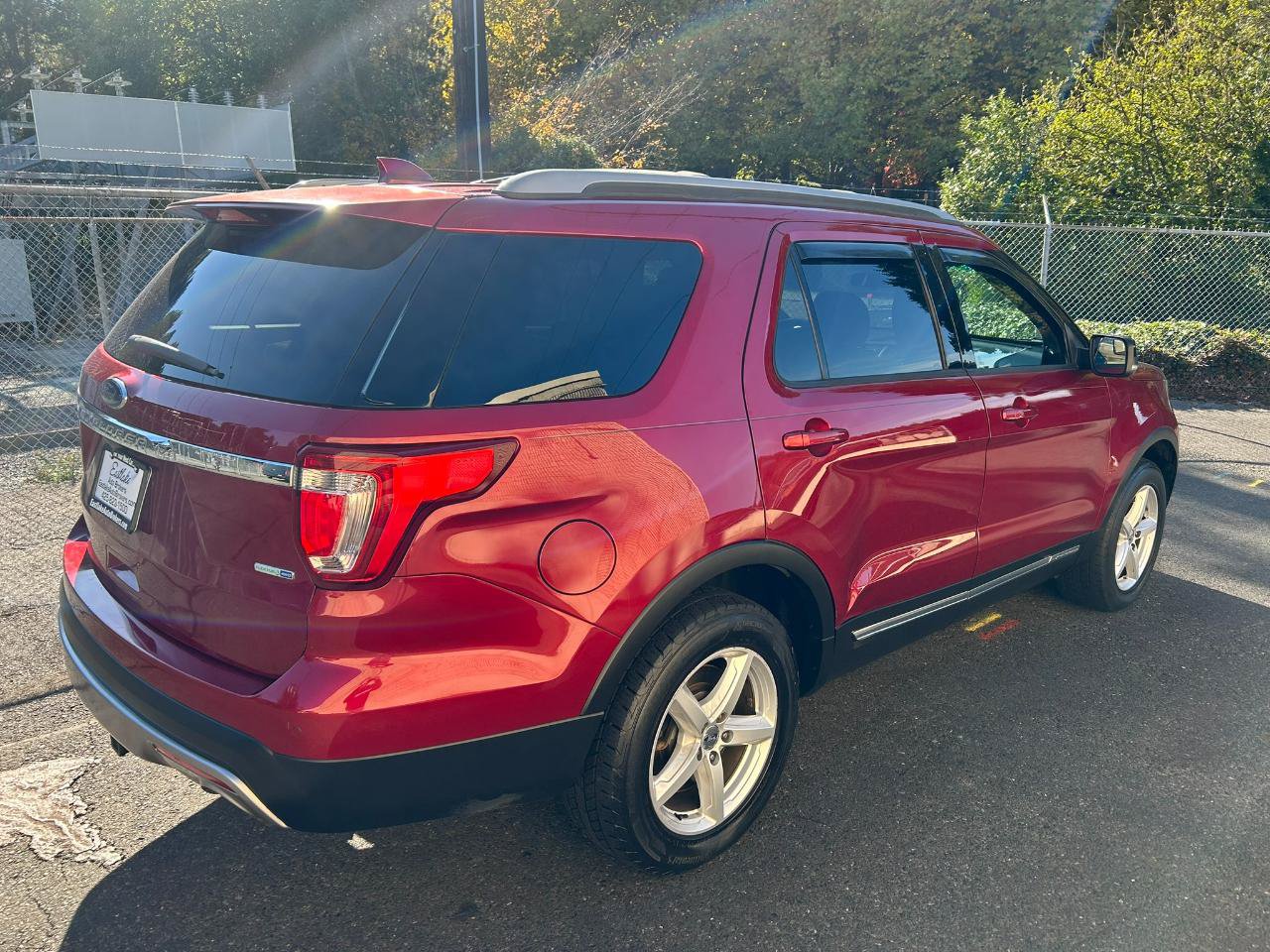 Used 2016 Ford Explorer XLT AWD/4WD image 5