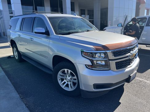 Used 2018 Chevrolet Suburban LT AWD/4WD image 32