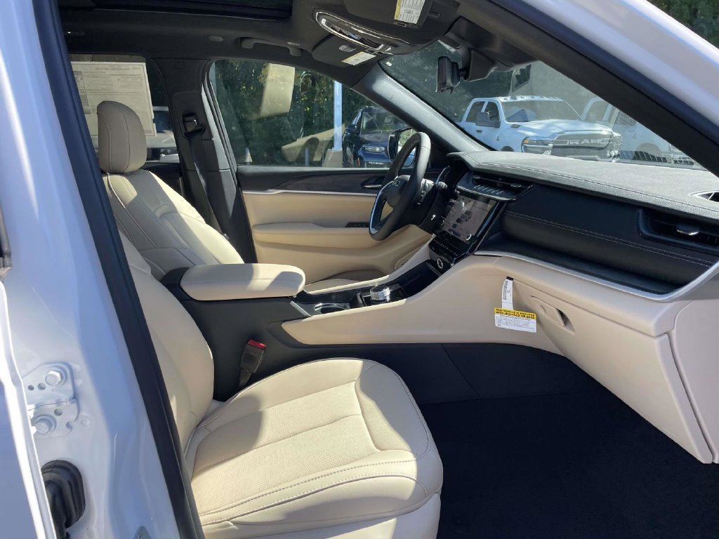 New 2027 Jeep Grand Cherokee Limited AWD/4WD image 15