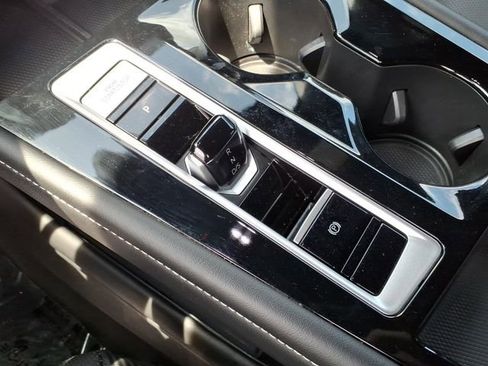 Used 2024 Volkswagen Atlas Cross Sport SE AWD/4WD image 20