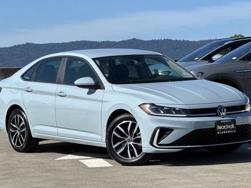 New 2025 Volkswagen Jetta SE image 2